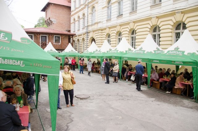 На великодній сніданок для потребуючих потрапило 350 львів’ян