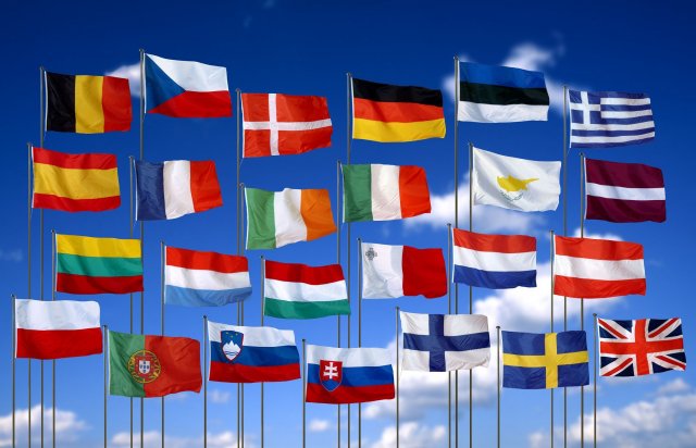 ЄС офіційно прийняв рішення про санкції щодо українських чиновників