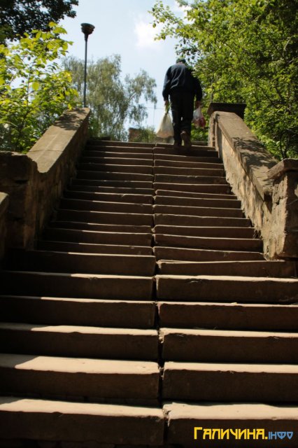 Грабіж жінок поблизу Топільче